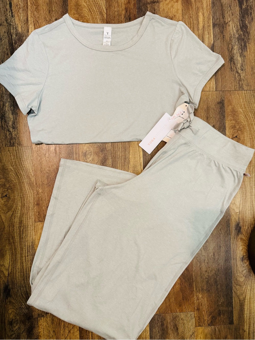 NWT Yogalicious Cationic Jersey Summit Ridge 2-Piece Lounge Set Light Grey M